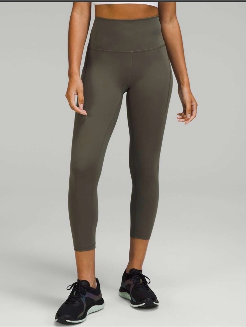 Lululemon wunder train HR Crop w/pockets size 6